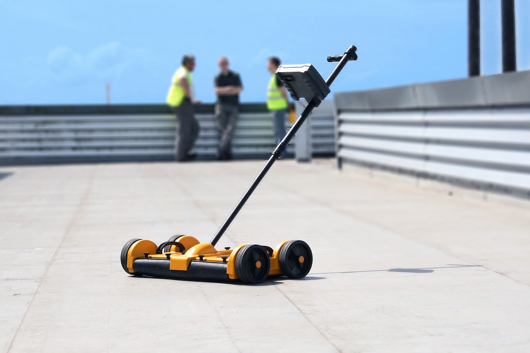 dec-scanner-side-shot-on-roof-with-people-bg-w1064